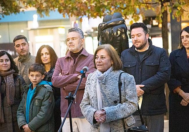 Mari Luz Martínez, viuda de Alejandro Narvaiza, durante su intervención en el acto de este viernes.
